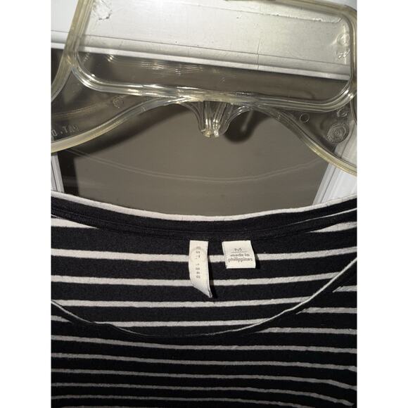 Cato Women’s black/white striped asymmetrical 3/4 sleeve blouse size medium - Picture 3 of 5